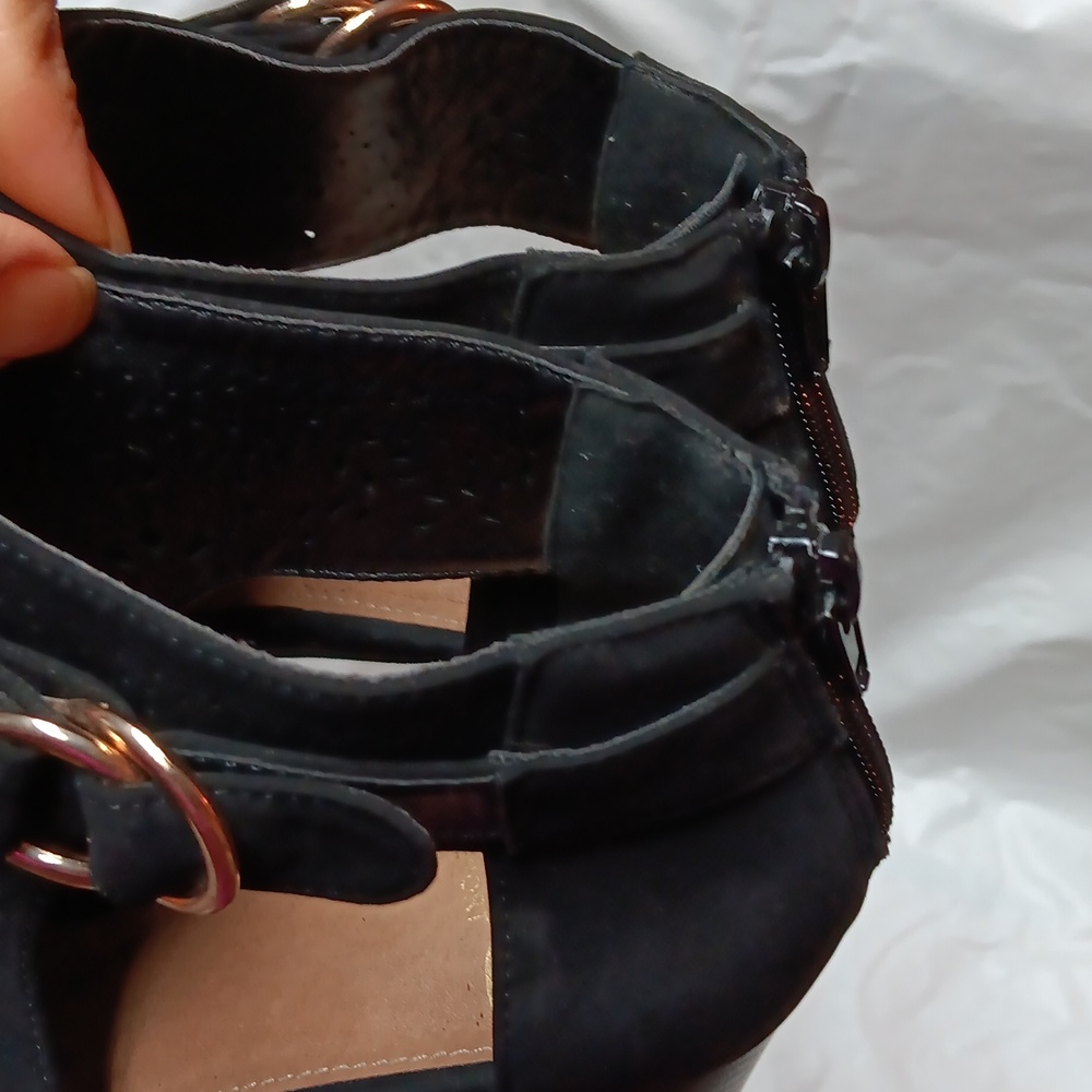 Report Elegant Black Women's Block Heeled Sandals Size 7 - Picture 12 of 12